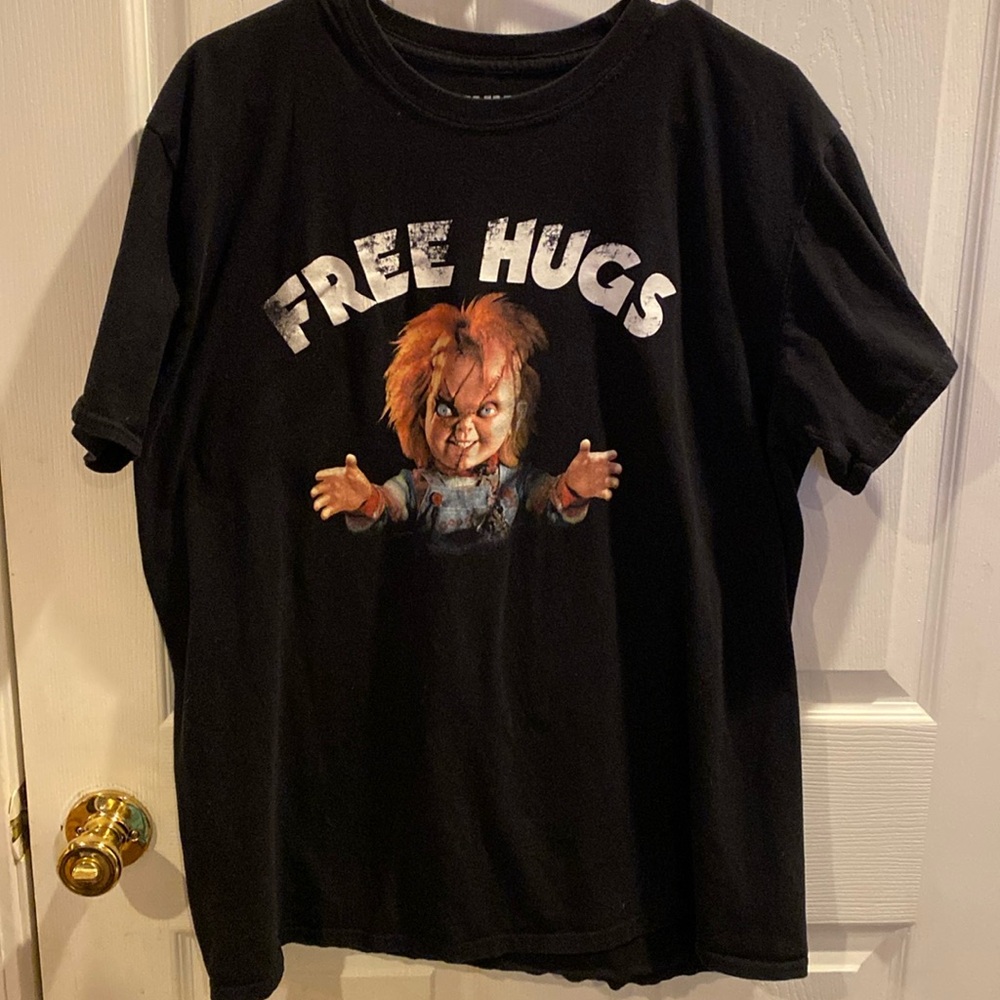 Chucky “free, hugs”T-shirt, size XL
T-8
